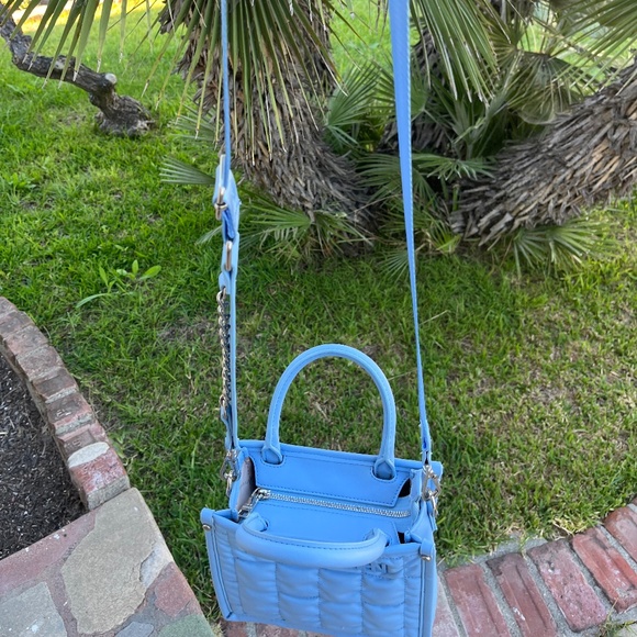 Adorable Light Blue Steve Madden Purse with 3 Different Strap Options - Picture 9 of 17